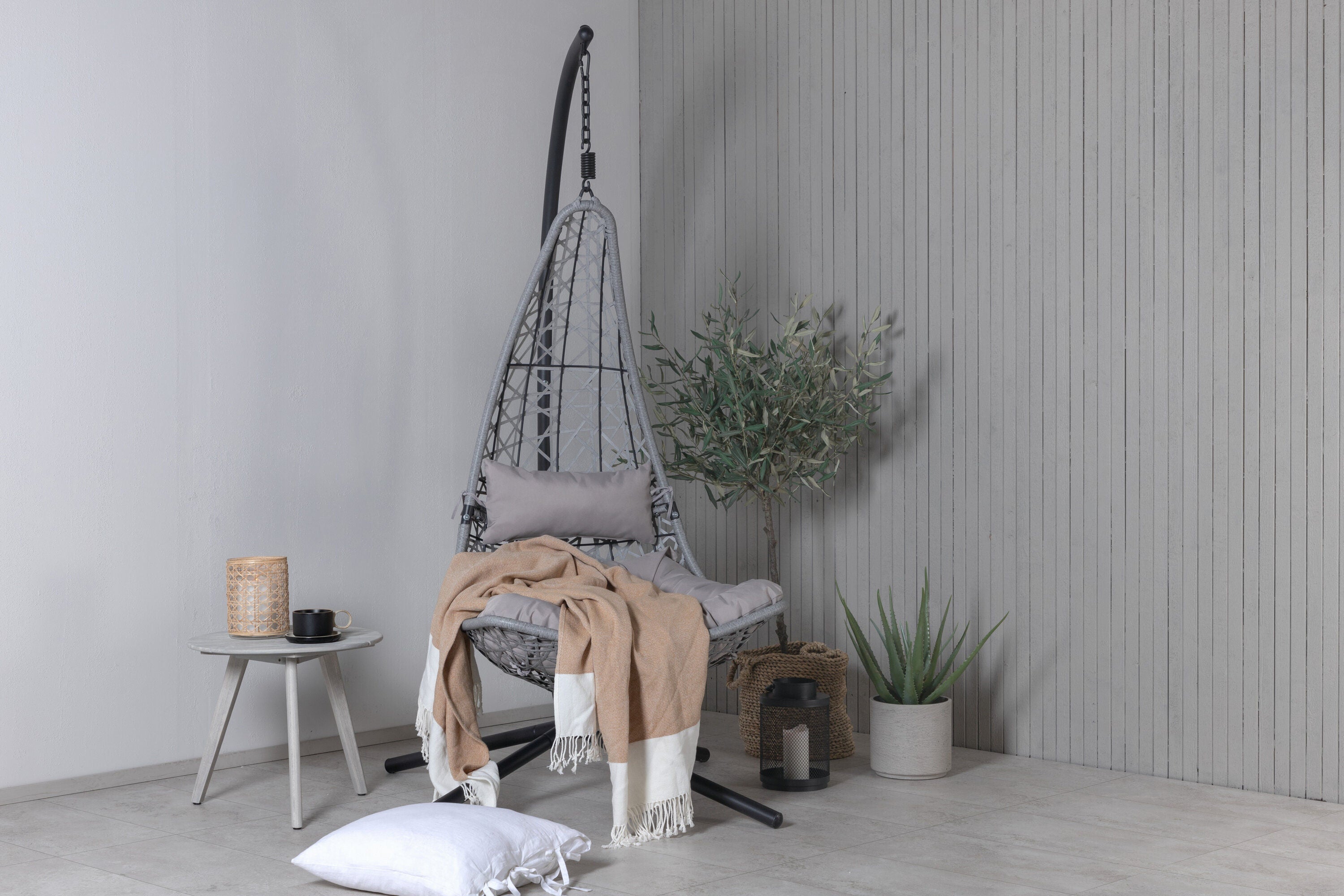 Edinburgh Hanging Chair - Black Frame / Grey Wicker / Grey Cushion